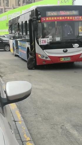 DƬ